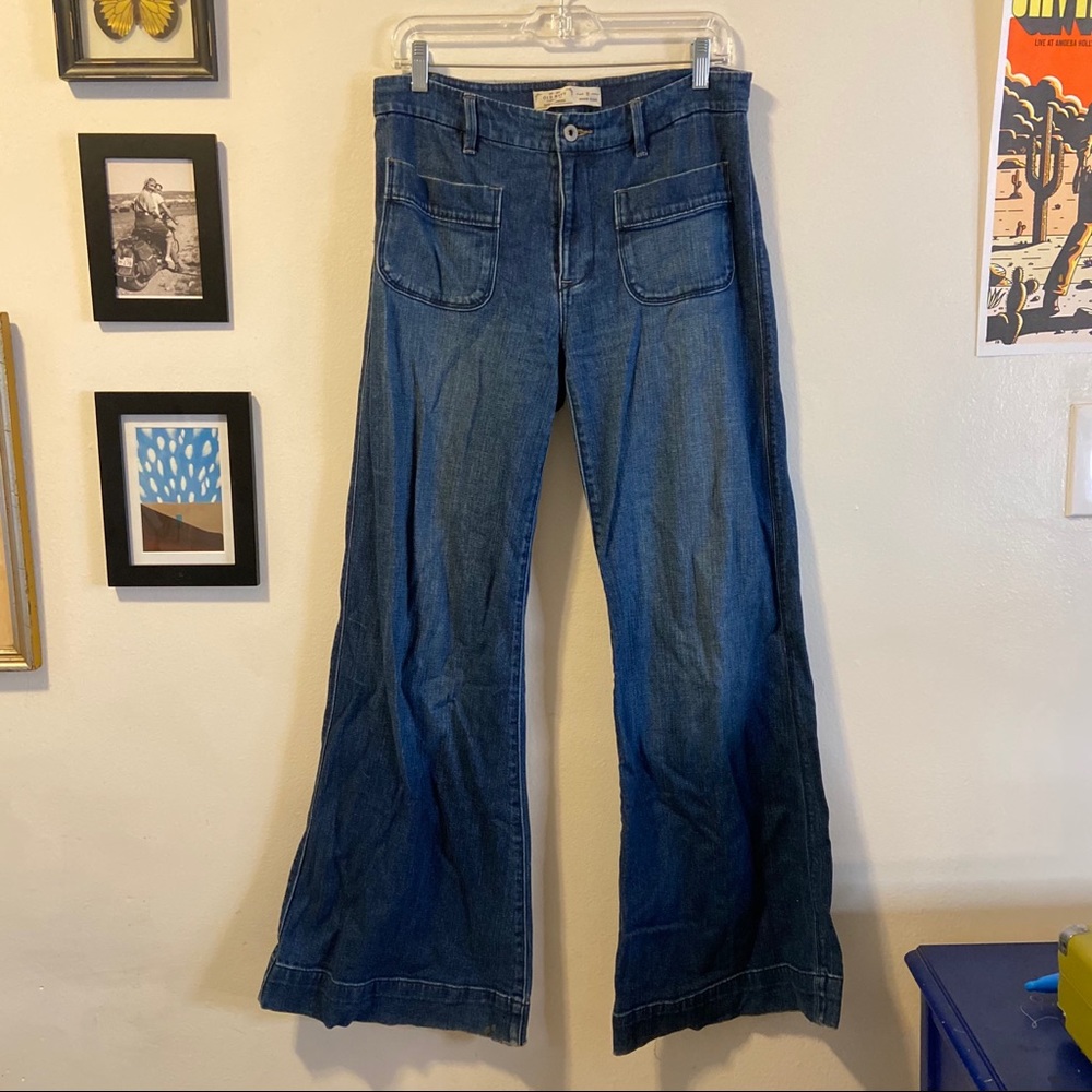 70s-style wide-leg high waist jeans
